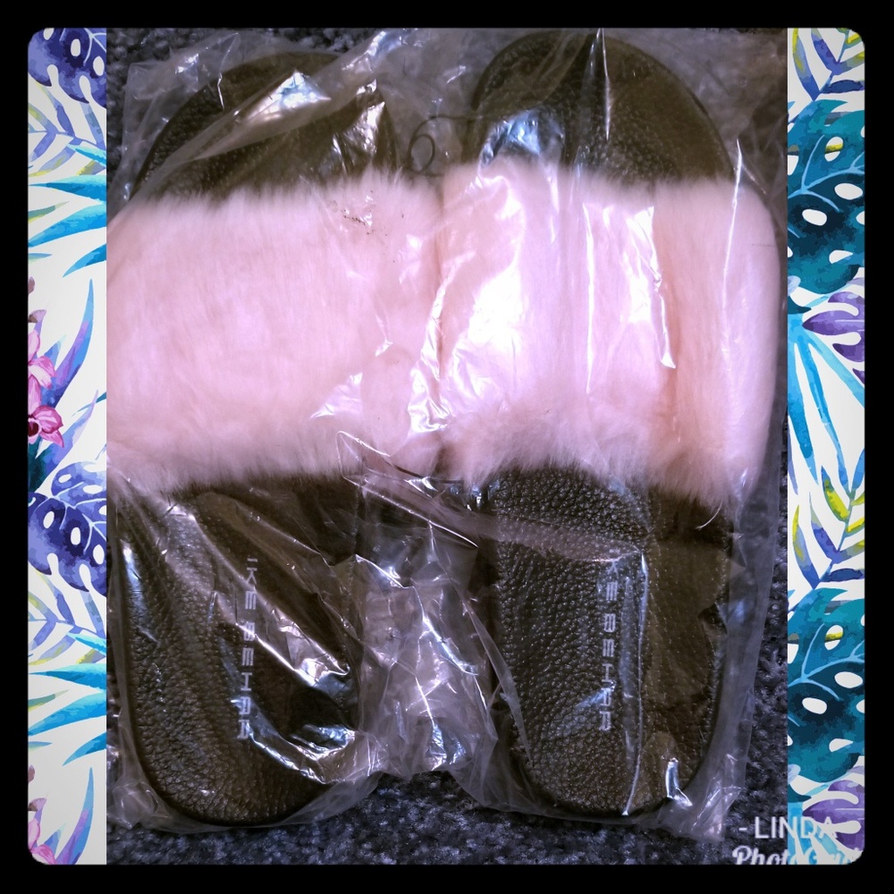❤NEW❤Pink Slide